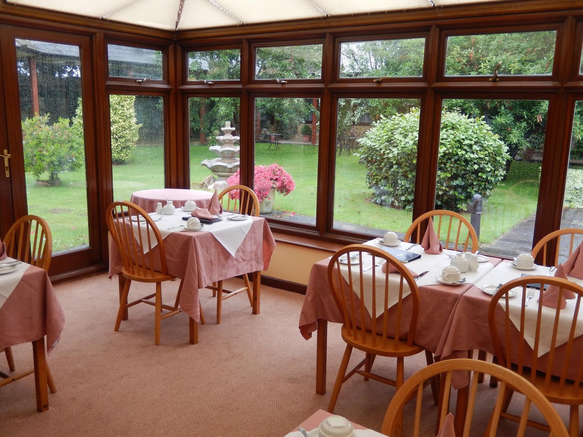 Cottage Guest House Hillingdon Restaurant photo